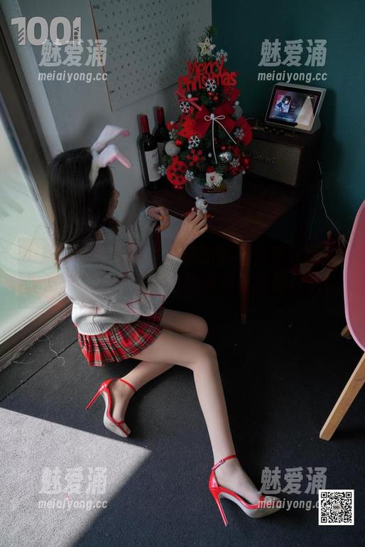 IESS异思趣向-小婕 IESS异思趣向 - 小婕的新年快乐在图片里流转,真想知道她的新年愿望是什么!
