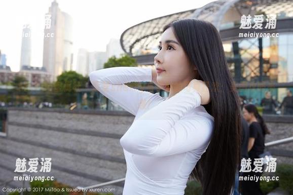 MiiTao蜜桃社 - 雪梨sherry与学妹的写真狂欢：美图攻略来袭！