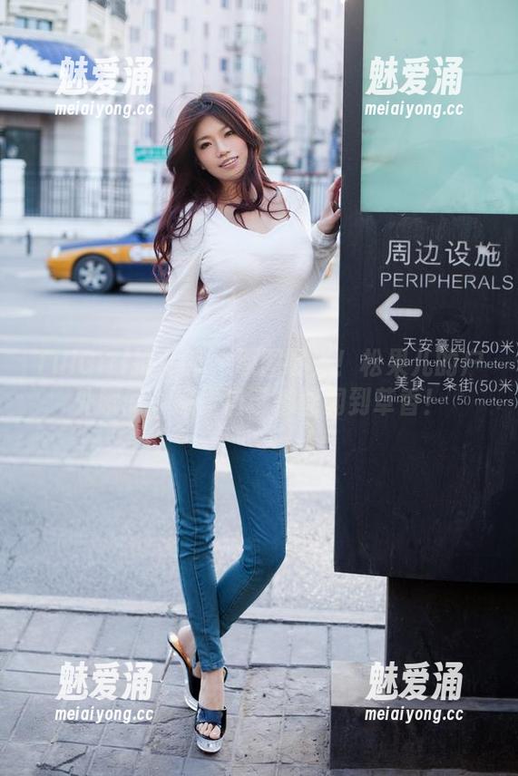 TuiGirl推女郎 - 原图曝光！松果儿的户外瞬间，感觉自己都能闻到草香！