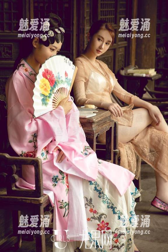 UGirls尤果网-李思宁 UGirls尤果网 - 李思宁最新黑色作品,让我想起那些“梦中情人”的轮廓。