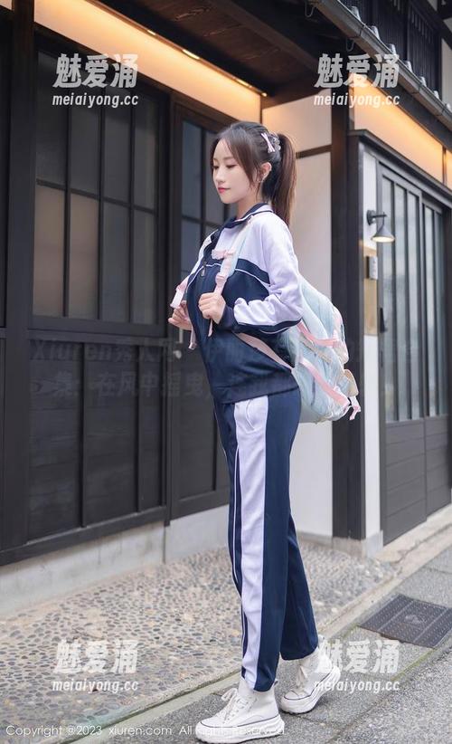 Xiuren秀人网 - 伊丽莎有点白的短裙合集：在风中摇曳，连我都想跟着转！