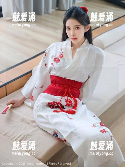 Xiuren秀人网 - 看看‘媛媛酱Belle’如何把校服穿出了新花样，写真套图等你来鉴赏！
