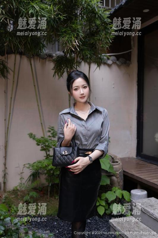 Xiuren秀人网-李七喜 Xiuren秀人网 - 李七喜的双马尾美图,众多姿态中让人想反复多看几遍,唉,还好有个‘慢速播放’的按钮。