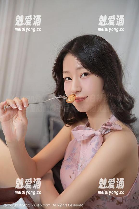 Xiuren秀人网 - 熊小诺的白衬衫：私房图包里的慵懒午后，透着阳光的味道