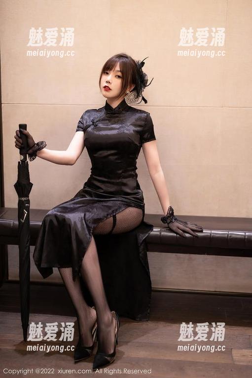 Xiuren秀人网 - 万圣节图包：跟着艾小青，看看她是怎么把南瓜装成女神的