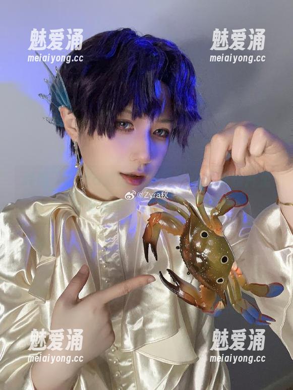 呜呜，Zyra秋的“大凤”在高清照片里摇曳生姿，真是让人感叹
