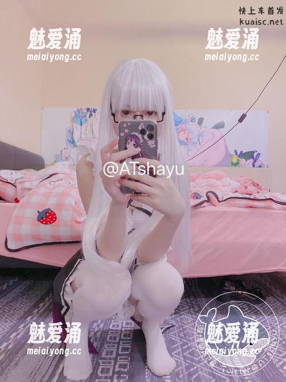 at鲨鱼的泳池私拍图集，水波荡漾中隐藏的故事