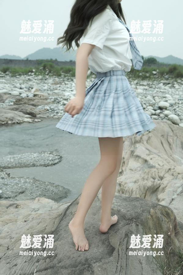 eloise软软女仆cos，兔尾巴照片让人想多了些什么