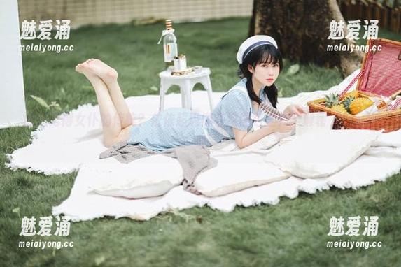 谁还记得女仆的传统？依依超级懒在这图包里完全颠覆了！好好奇