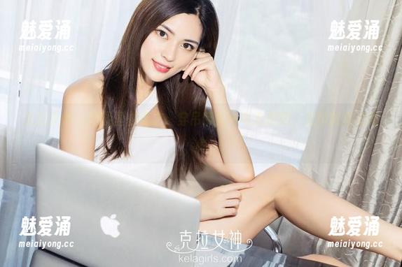 克拉女神-忆之 克拉女神 - 这图里的忆之:穿吊带是一种态度吧,我可能有点动心
