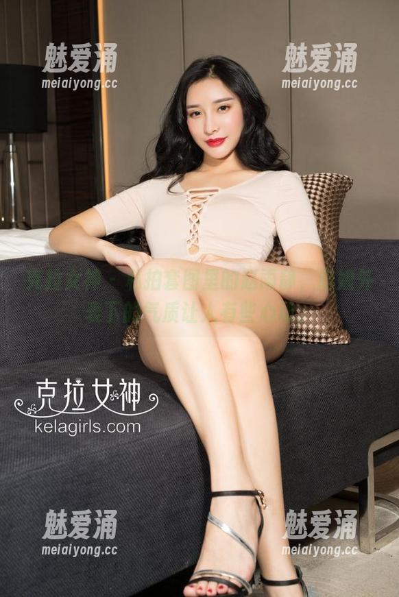 克拉女神 - 私拍套图里的赵雨静，厨娘外表下的气质让人有些心动。