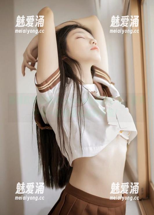 在线欣赏南桃Momoko的黑丝艺术，图集中每一帧都是心动的可能！