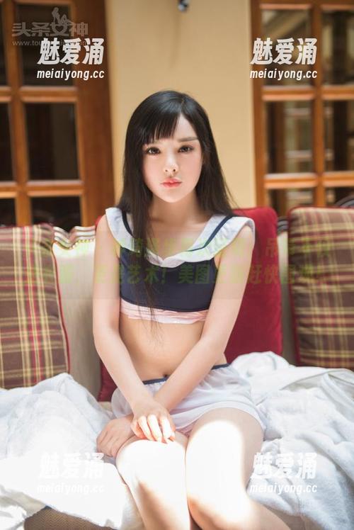 头条女神-神琦泽步 头条女神 - 神琦泽步再次证明:吊带不仅是衣服,更是艺术!美图更新赶快围观!