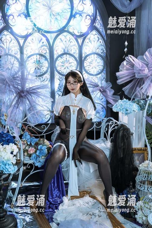 在这个午后，奶桃桃带来的套图分享让人心动不已！