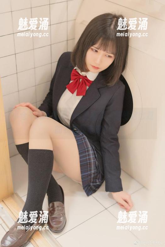 小仓千代w礼服cos更新了，感觉这比我的衣柜还丰富！