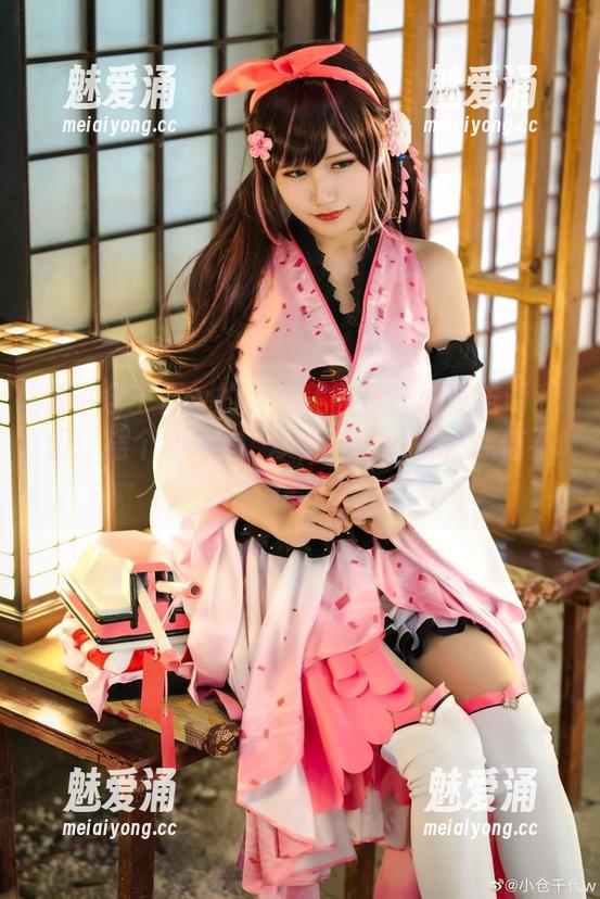看小仓千代w的自拍美图——她在告诉我们：摆个Pose，烦恼自动消失，你信不信？