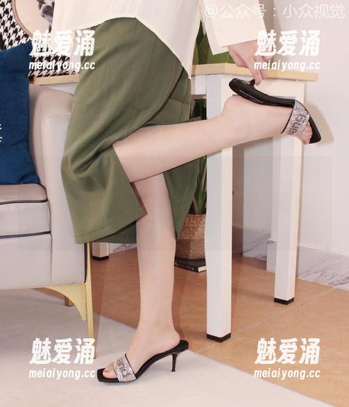 小众视觉-婷婷 小众视觉 - 图片中的婷婷短裤穿搭,感觉就像夏天的风,轻轻一吹,心情都跟着好了起来。