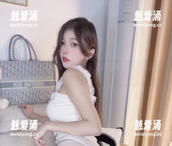 小小奶瓶儿的旅拍图包：每个角落都偷偷藏着喜感！