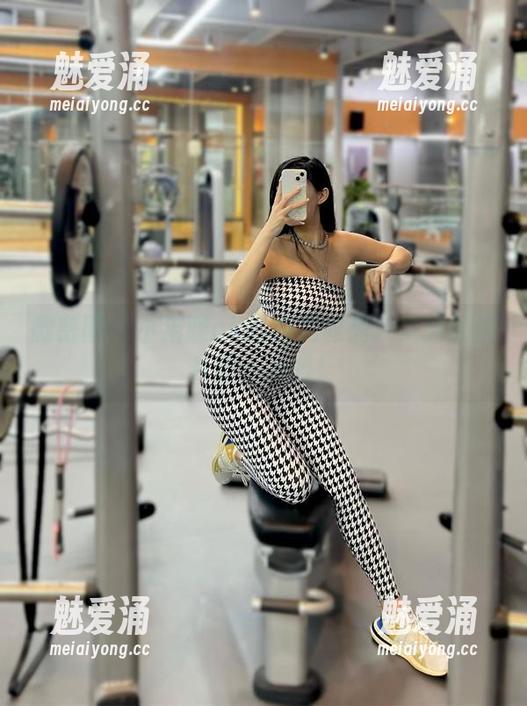 微密圈 - 小猫咪ck的白裙时光：更新的照片要小心哦！