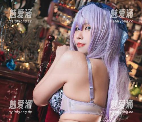 小空sora 小空sora私拍:圣诞图集中,简单一瞥却让人不自觉停留,真得反复看。