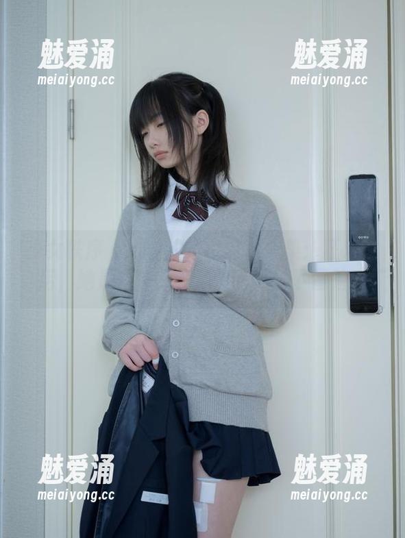 少女秩序-小鱼 少女秩序 - 小鱼的圣诞写真合集:狂欢之后,她是不是又开始了新的水下冒险?