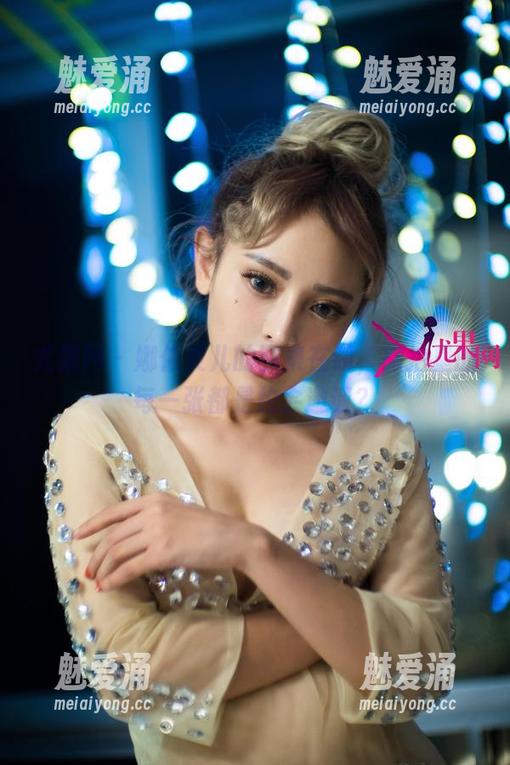 尤果网-娜依灵儿 尤果网 - 娜依灵儿的图集在线,旅拍里的每一张都是约会邀请?