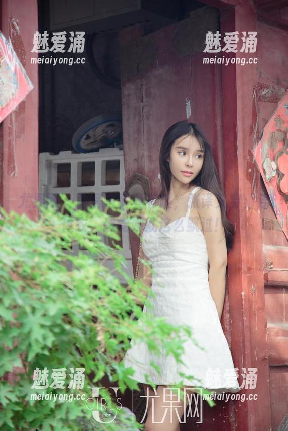尤果网-张译文 尤果网 - 私房写真真有趣,张译文穿着连体衣,感觉她就这么飘过!