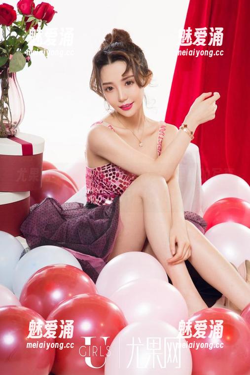 尤果网 - 一纵深的连体衣，绮里嘉的写真图包，有点懵的感觉