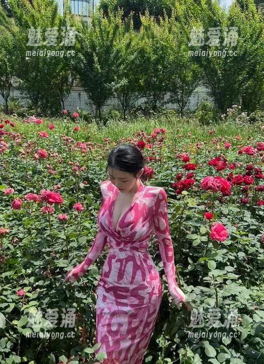 微密圈 - 大胆猜测！左公子666最新写真中的小秘密