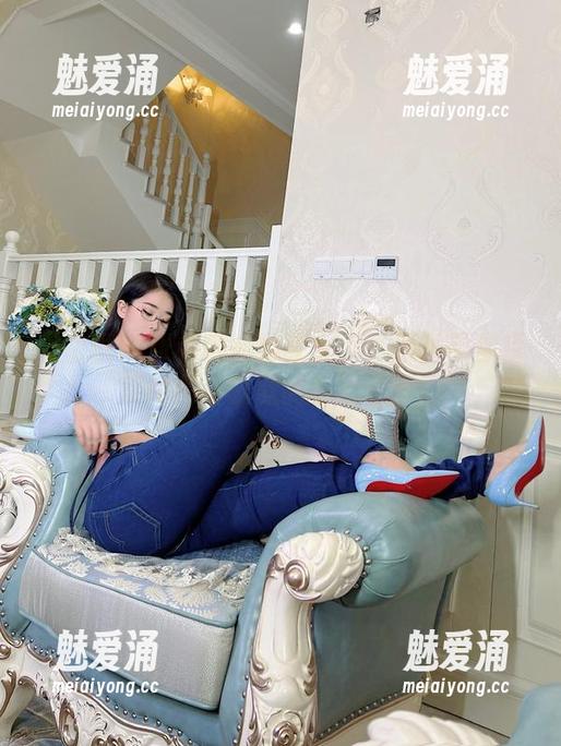 张老师 微密圈 - 张老师的豹纹女人:原图带你探索时尚与幽默的奇妙碰撞!