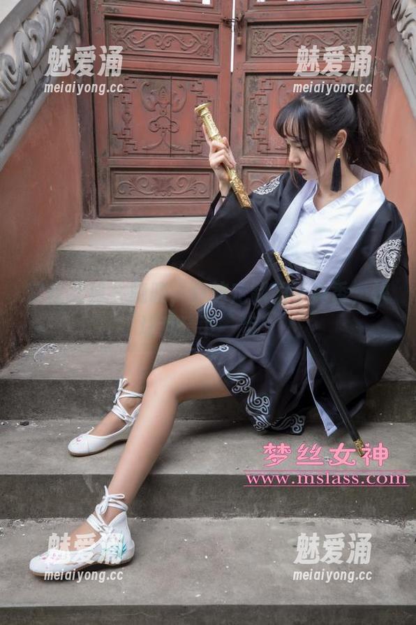 梦丝女神 - 晓晓，你这定制裙子真香，快让我猜下一步！