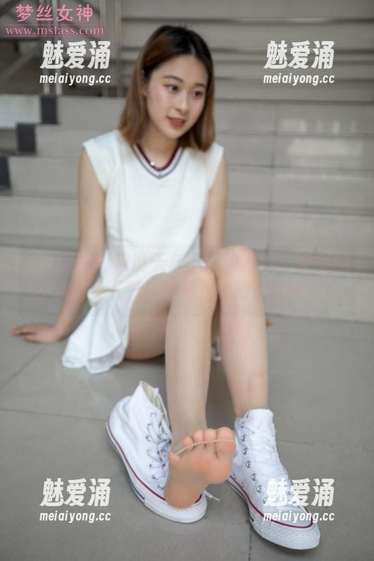 梦丝女神 - 谁说天台不够浪漫？王娇娇JK少女图集下载，穿越到她的青春时光！
