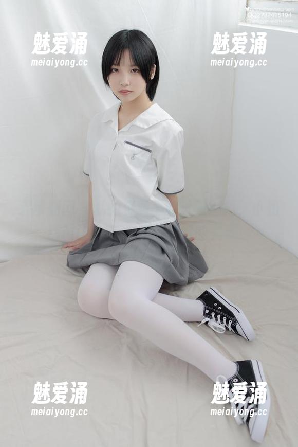 森萝财团 - 私拍资源里的透明魅力，小奶糕Milky带你遨游奇幻的美感！