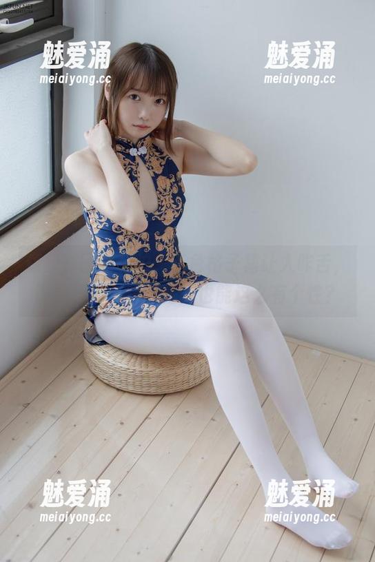 森萝财团的私拍，蓝色格子裙让人咋舌，谁能想到简单的格子也能这么有个性？