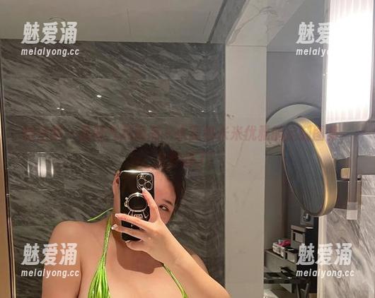 微密圈 - 圣诞气息满满～水蜜桃米米优雅的定制图集，太舒服了！