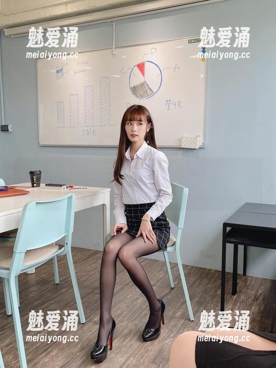 长腿传说：泥泥汝写真原图，带你体验视觉上的自由