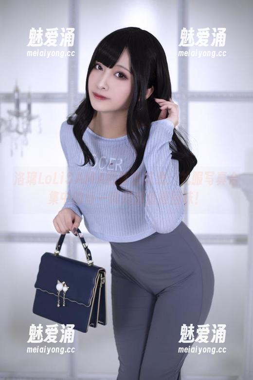 洛璃LoLiSAMA的碧蓝航线：礼服写真合集中的每一瞬间都值得回味！