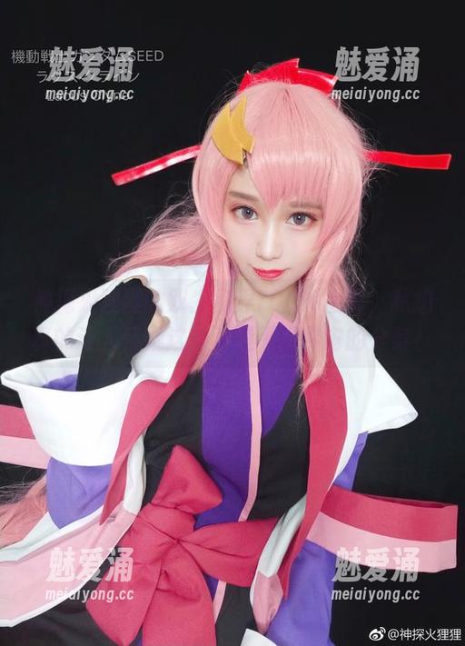 神探火狸狸的双生视界700%上镜，私拍真的让人怀疑这是不是平行宇宙的分身！
