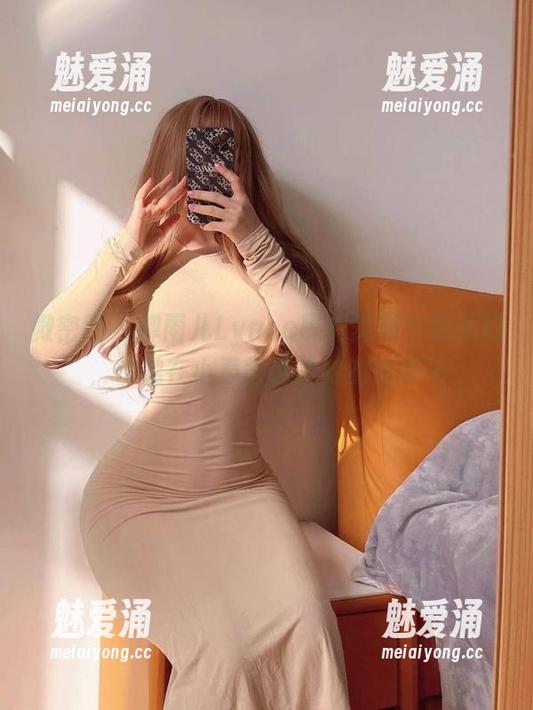 禅雨儿Lynne 微密圈 - 禅雨儿Lynne黑色美图中的私拍,仿佛在小声告诉我她的故事…
