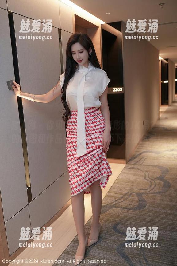 秀人网 - 你见过Elise谭晓彤的JK吗？她的原图和作品都是让人停不下来的风景！