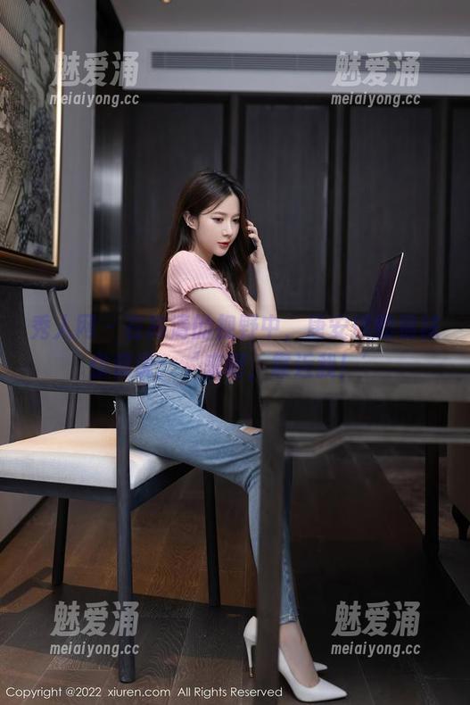 秀人网 - 在高清的视野中，唐安琪的棉袜仿佛说：‘来吧，靠近我！’