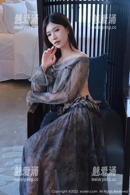 秀人网 - 唐翩翩黑丝合集，每张都能引发一场‘关于美的讨论’！