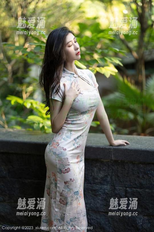 秀人网-奶芙乔乔 秀人网 - 最新奶芙乔乔体操服,套图中的那些“不经意”瞬间,简直太迷人了,有点上头