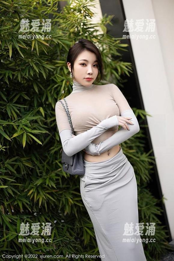 秀人网 - 想看看小纯子如何把丝袜穿出新花样？图片和下载等你来拿！