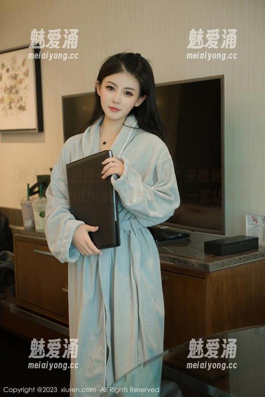 秀人网 - 想感受女王的气场？来瞧瞧这些杨紫嫣Cynthia的图片资源，一定让你耳目一新！