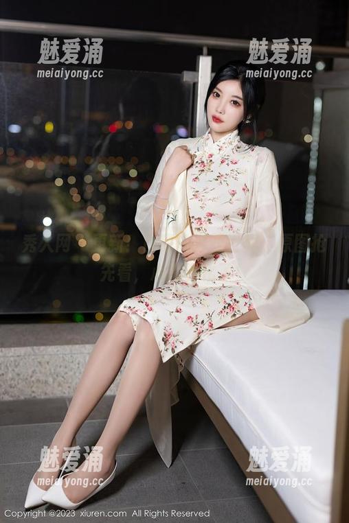 秀人网 - 更新！白甜的透明世界，原图抢先看，心都要化了！