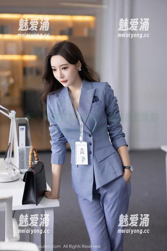 秀人网 - 红裙资源大揭秘：在线撩到糯美子mini，真香！