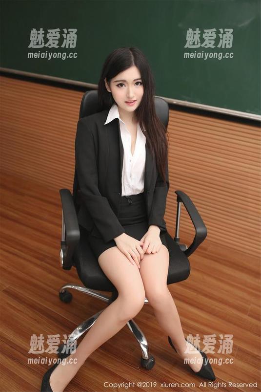 秀人网-金妍兮 秀人网 - 最新金妍兮套装图册——一件衣服就能决定我今天的心情!