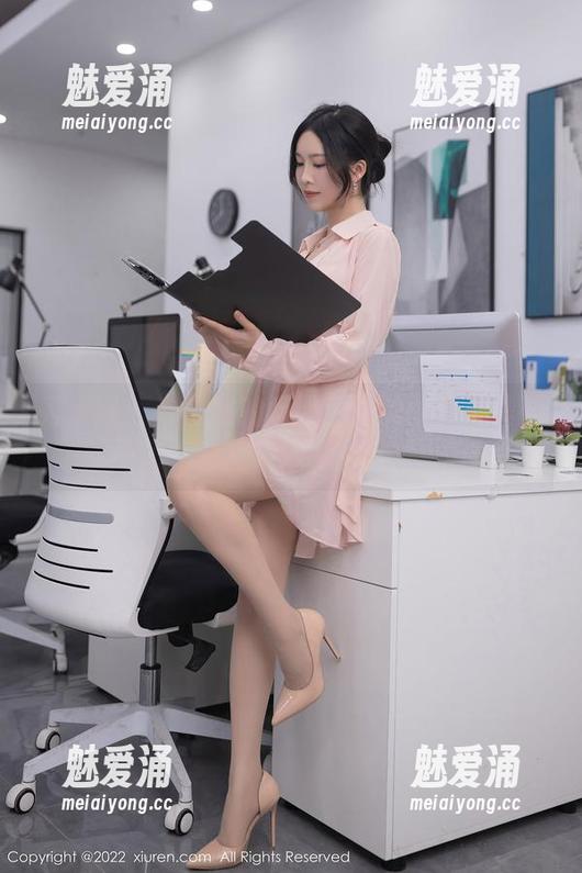 秀人网 - 办公室的闵妮：你的图库里需要这些绝妙写真！