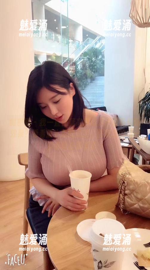 童小芯 微密圈 - 我一直怀疑高跟鞋是不是有催眠效果?看看童小芯的美图,图包里的每一步都像在梦里走…
